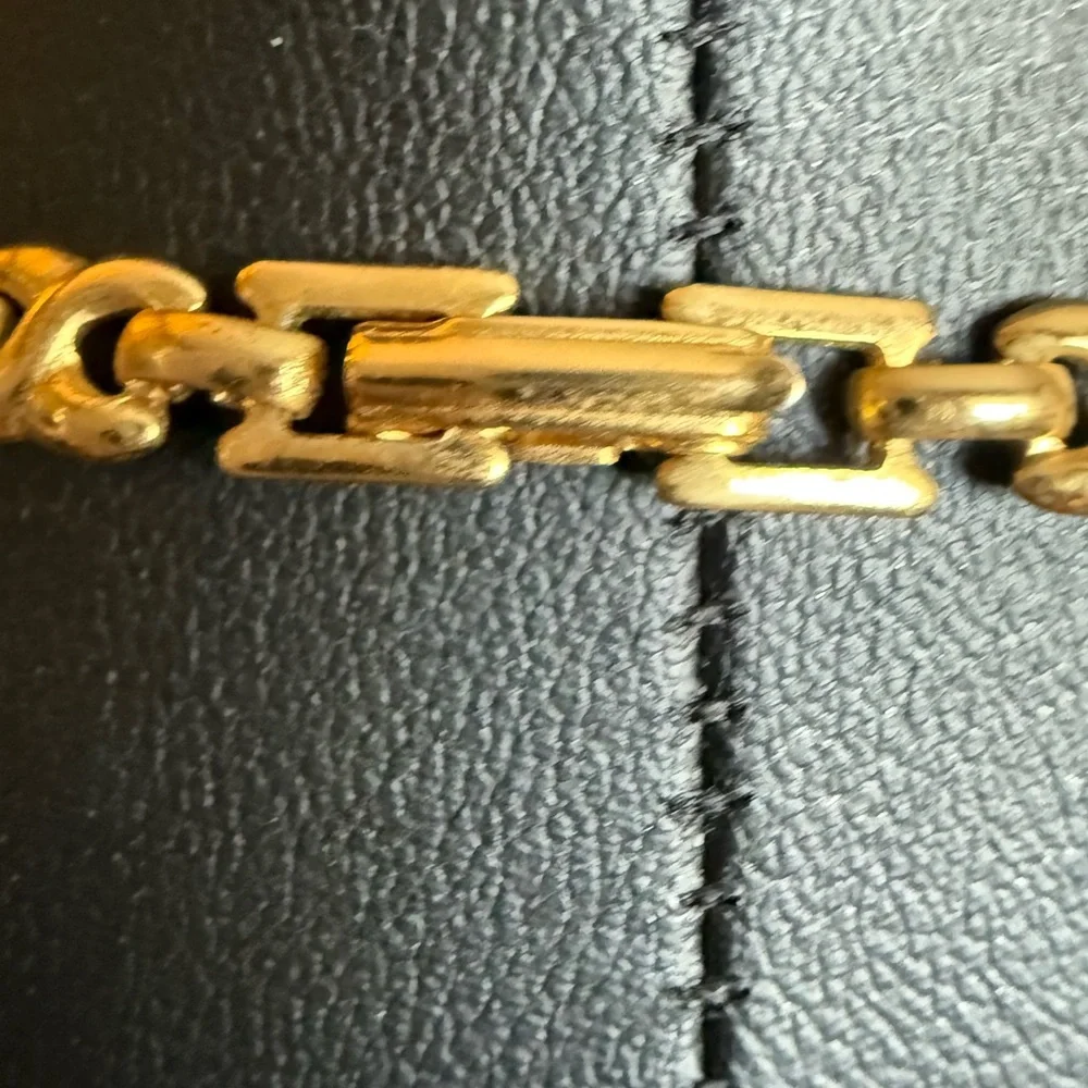 Gold Flower Pendant Necklace with Sparkling Center and Thick Chain - Picture 6 of 9